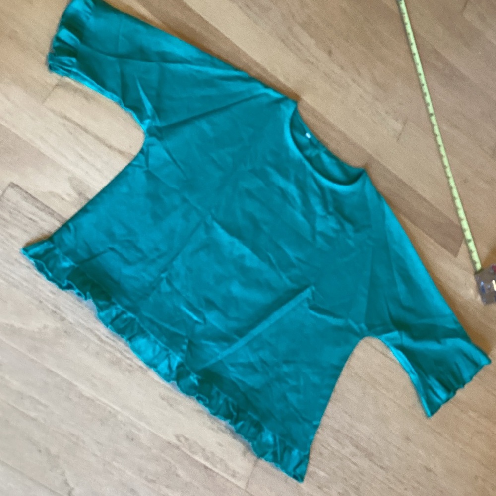 Elegant Emerald Ruffle Blouse - Picture 6 of 10